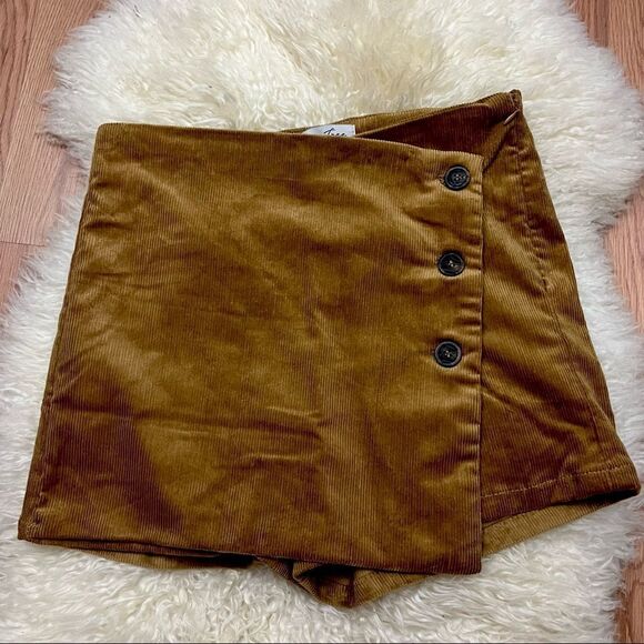 Love Tree Asymmetric Button Camel Stretch Corduroy Skort M - Picture 1 of 6
